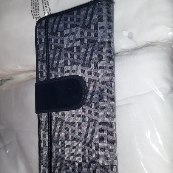 mundi Handbags - Women’s Mundi Wallet